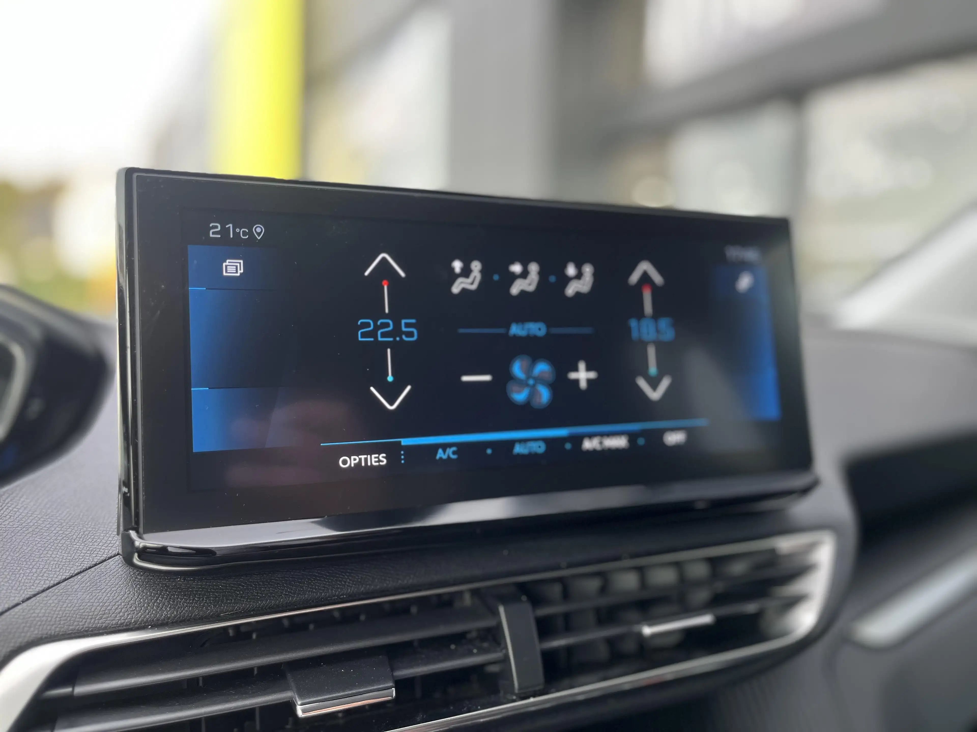 Peugeot 3008 1.2i S&S Allure EAT8 5d 96kW — photo 26