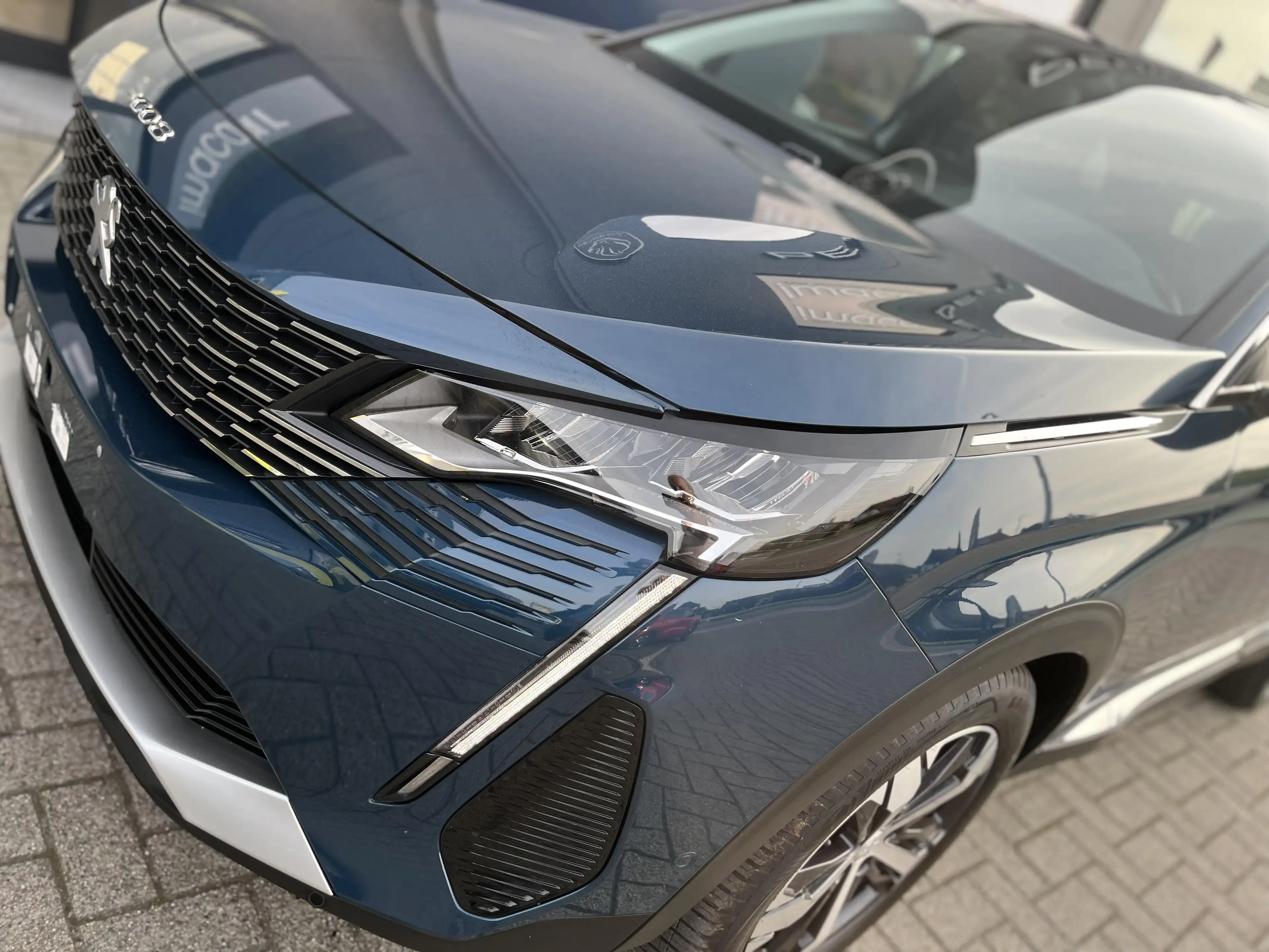Peugeot 3008 1.2i S&S Allure EAT8 5d 96kW — photo 11