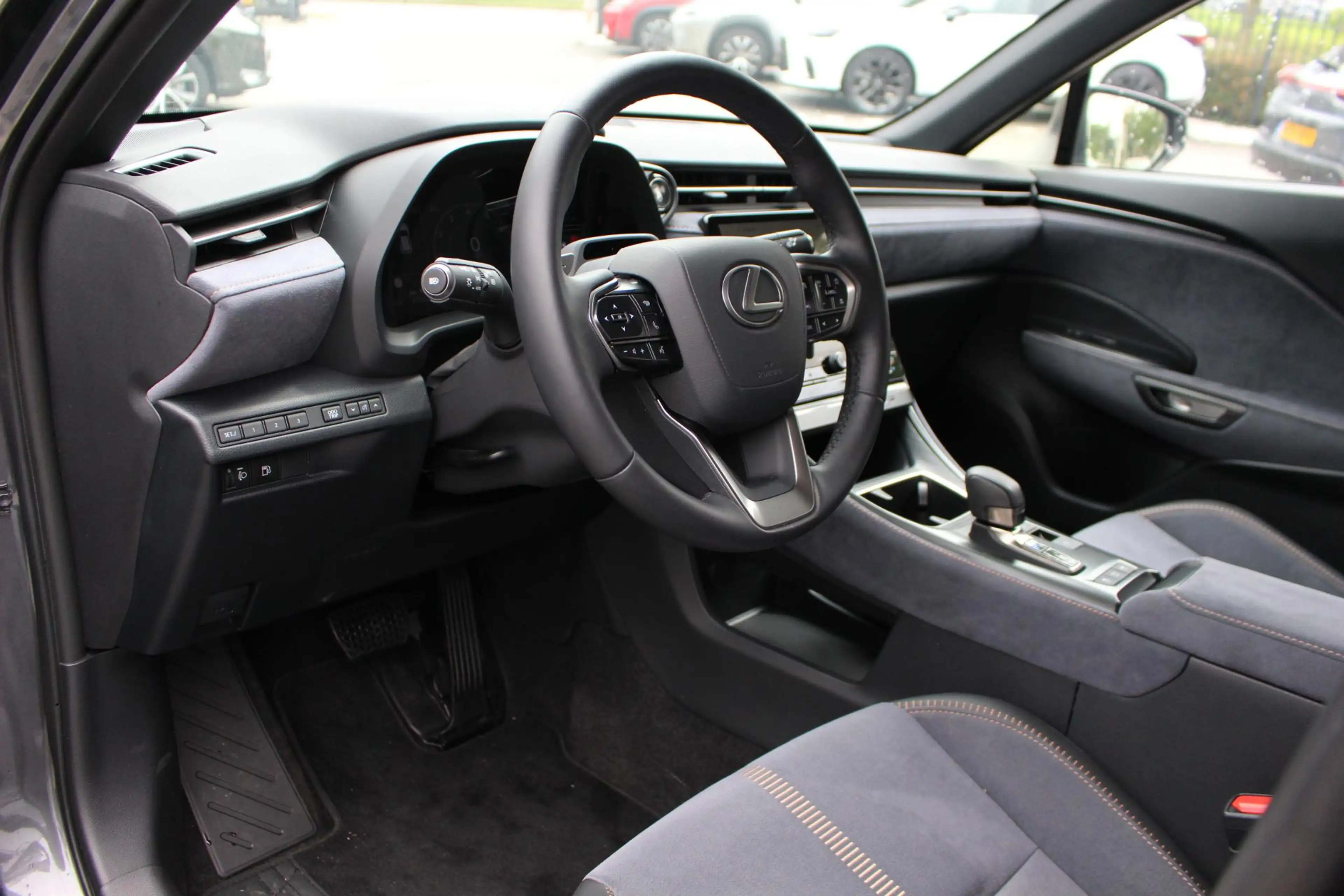 Lexus LBX Cool 2WD STOELVERWARMING STUURVERW BLIND-SPOT ELEK — photo 11