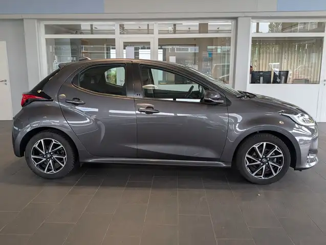 Toyota Yaris view 2