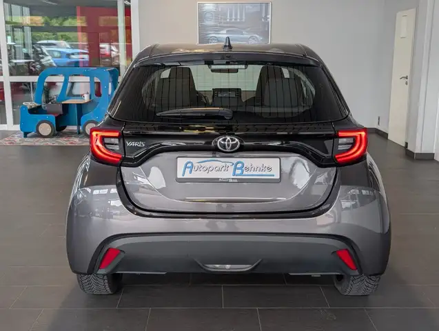 Toyota Yaris view 10