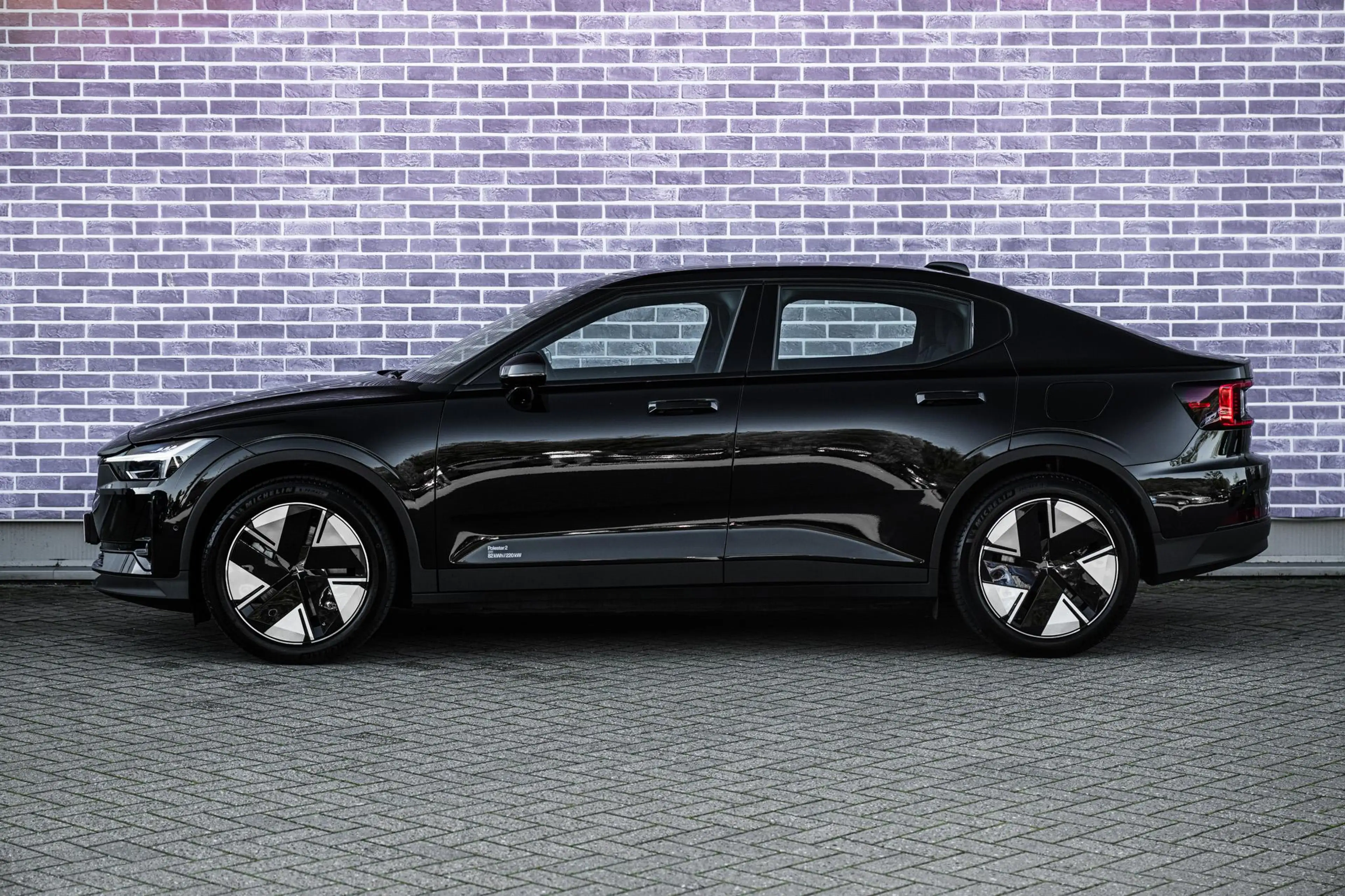 Polestar 2 Long Range Single Motor Plus 82 kWh — photo 4