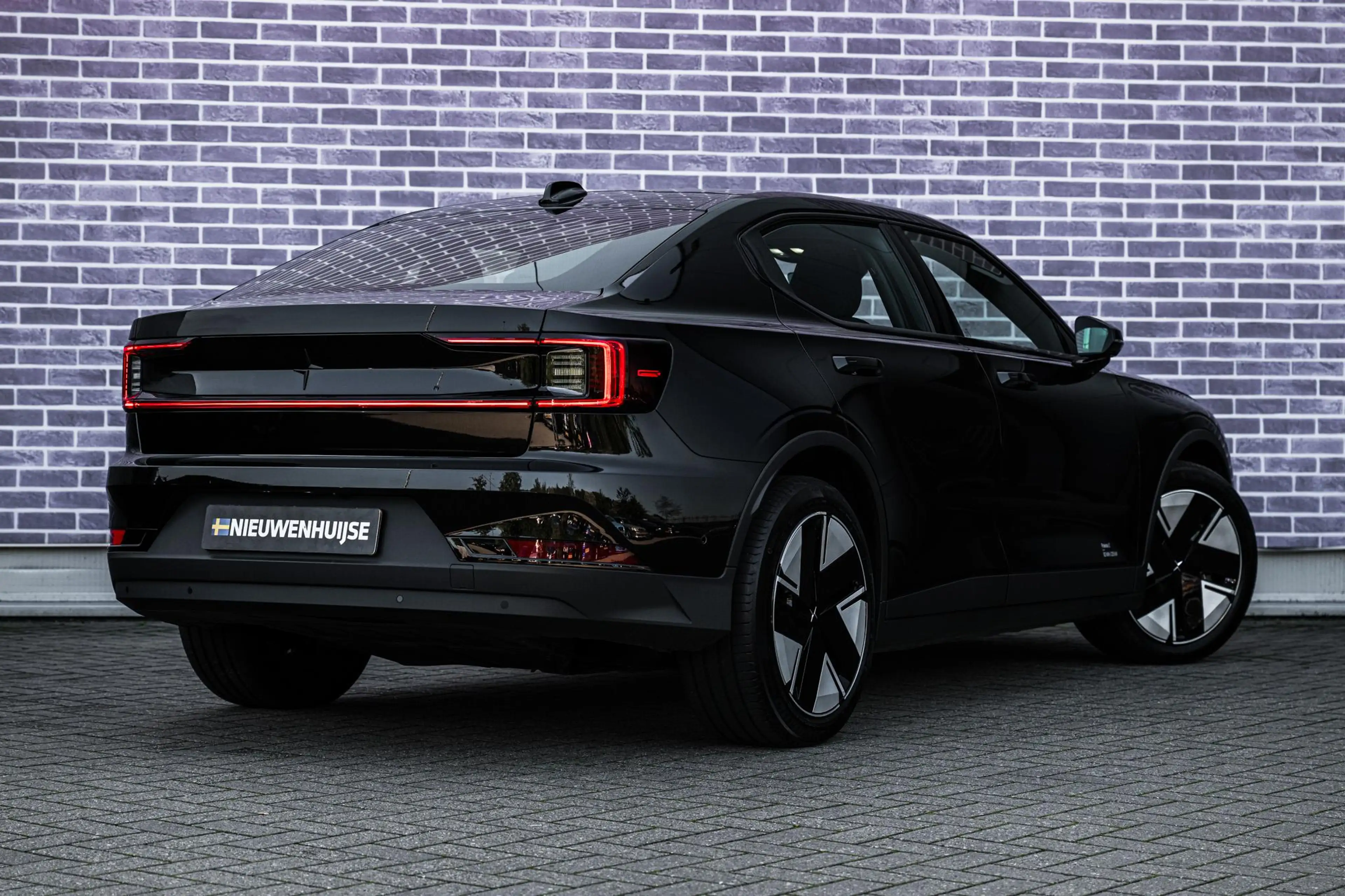 Polestar 2 Long Range Single Motor Plus 82 kWh — photo 2