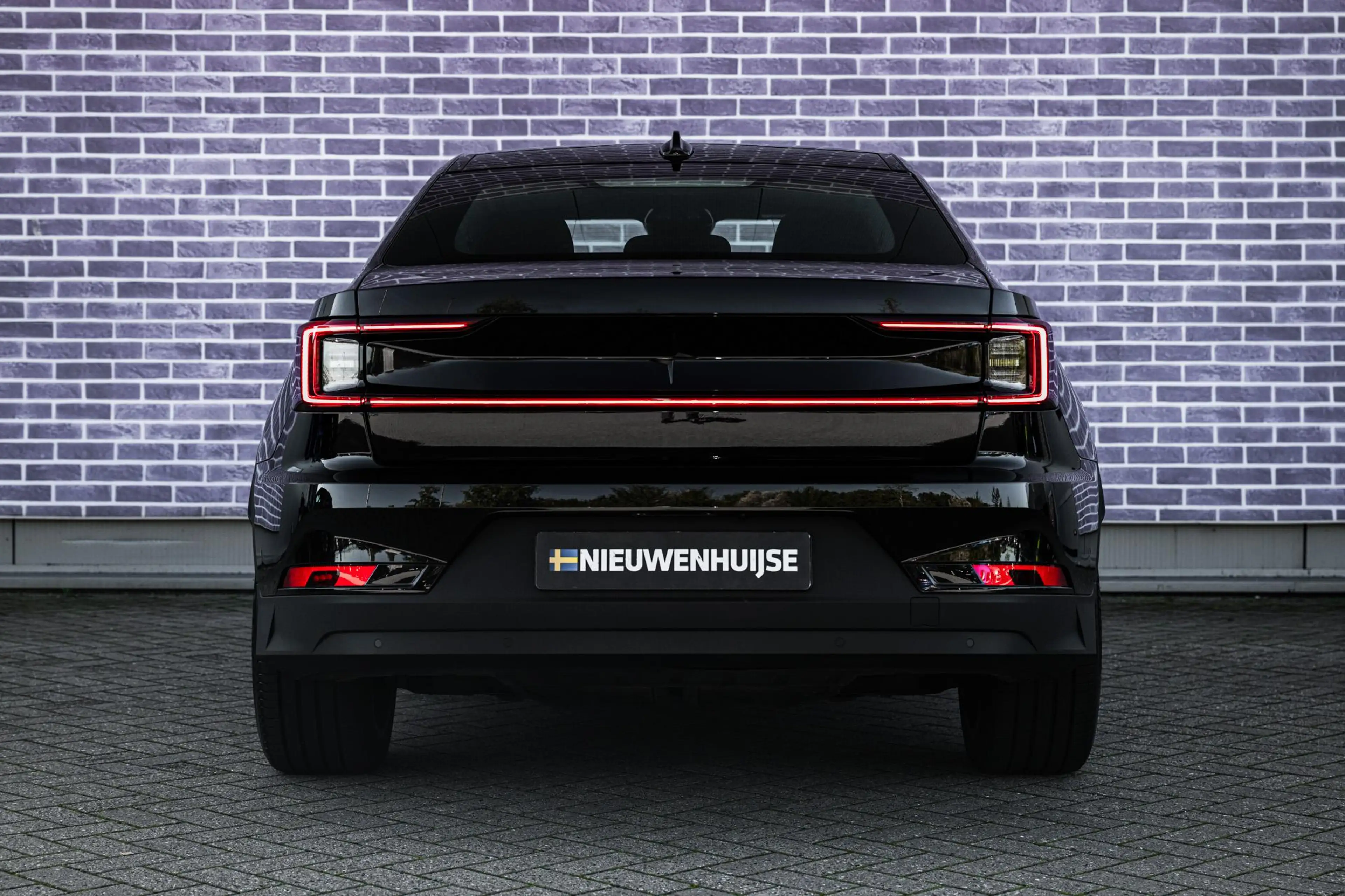 Polestar 2 Long Range Single Motor Plus 82 kWh — photo 10