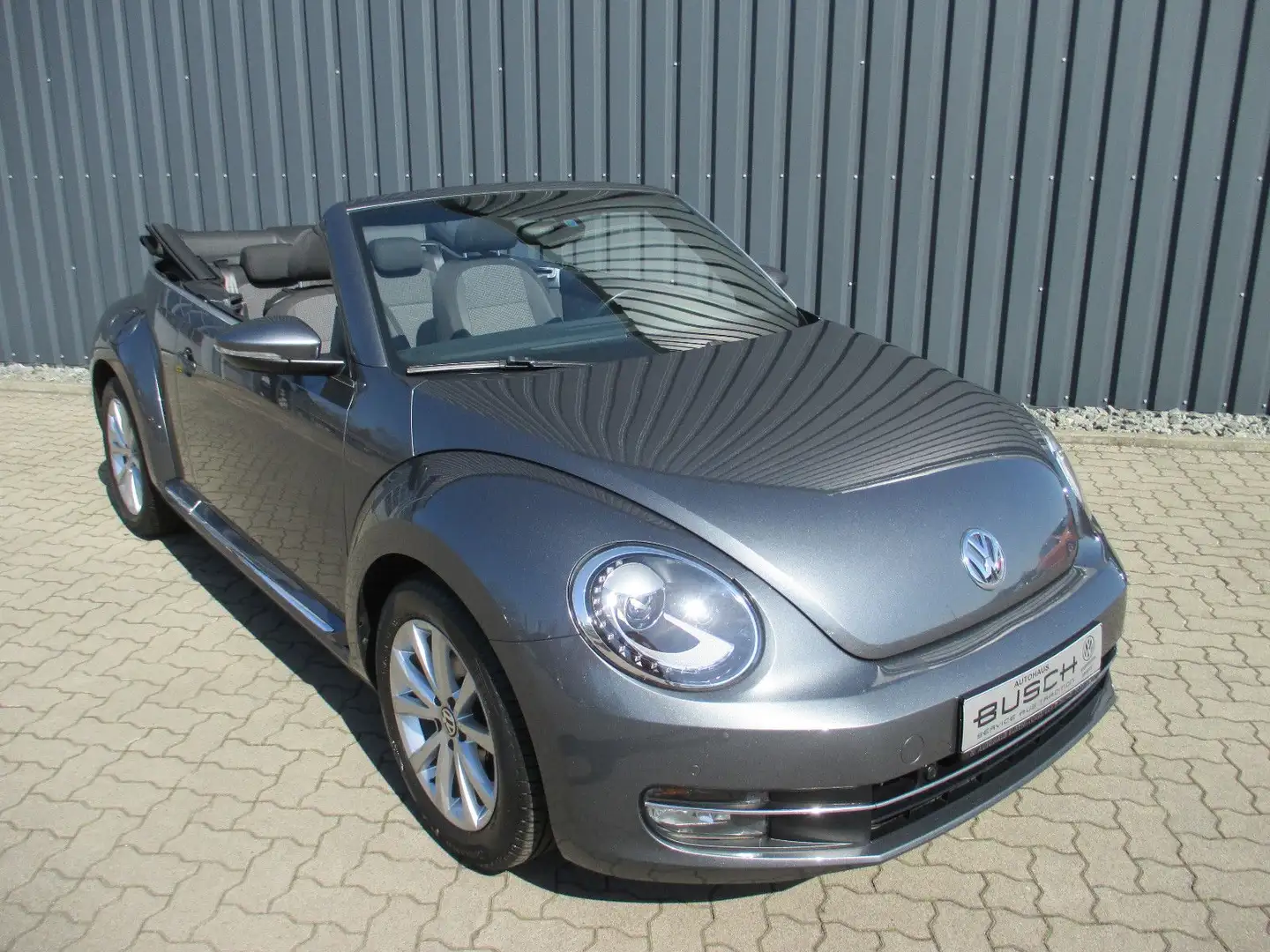 Volkswagen Beetle Cabriolet Design 1,2l 77kw 6-Gang Gris - 1