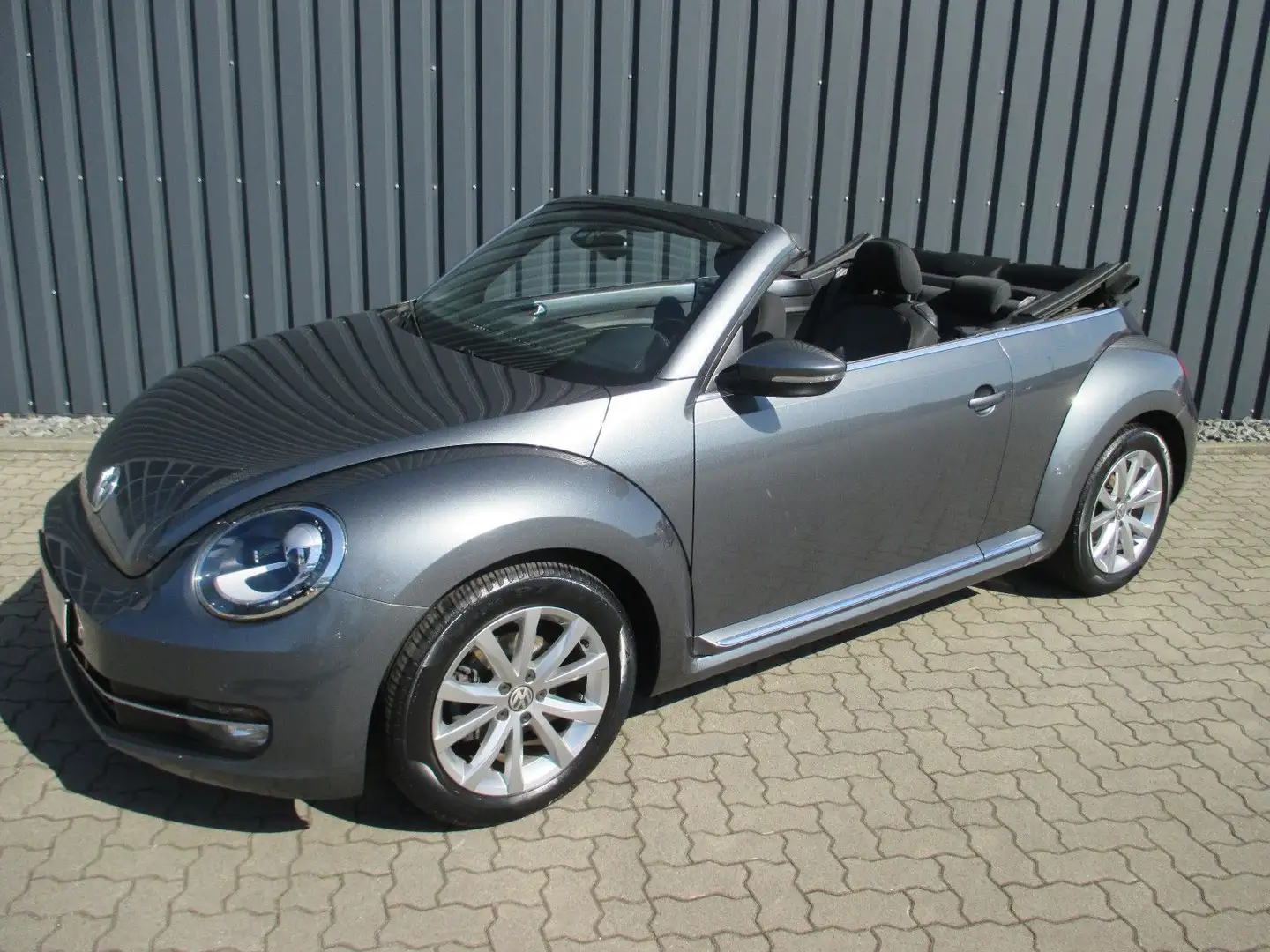 Volkswagen Beetle Cabriolet Design 1,2l 77kw 6-Gang Gris - 2