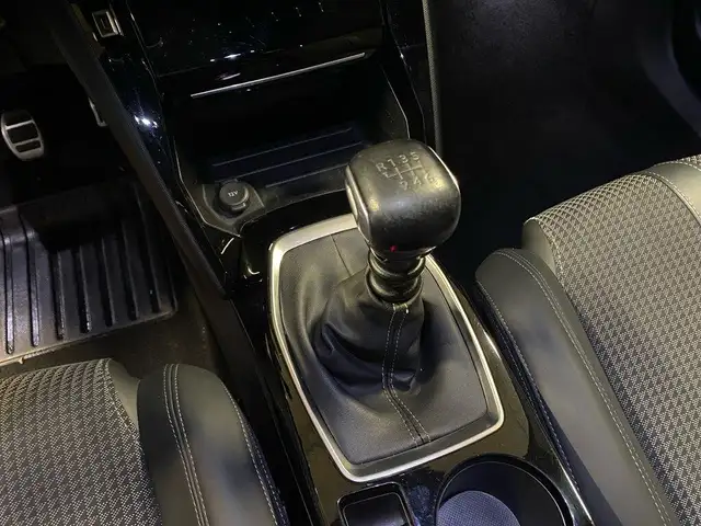 Peugeot 2008 view 12