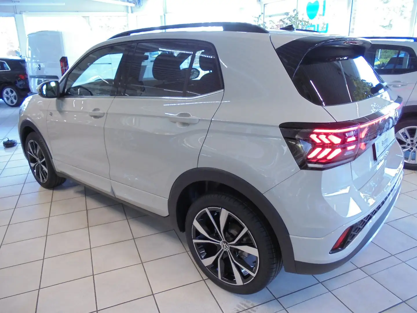 Volkswagen T-Cross 1.0 DSG R-Line/Navi/AHK/5JGarantie/IQLig Grau - 2