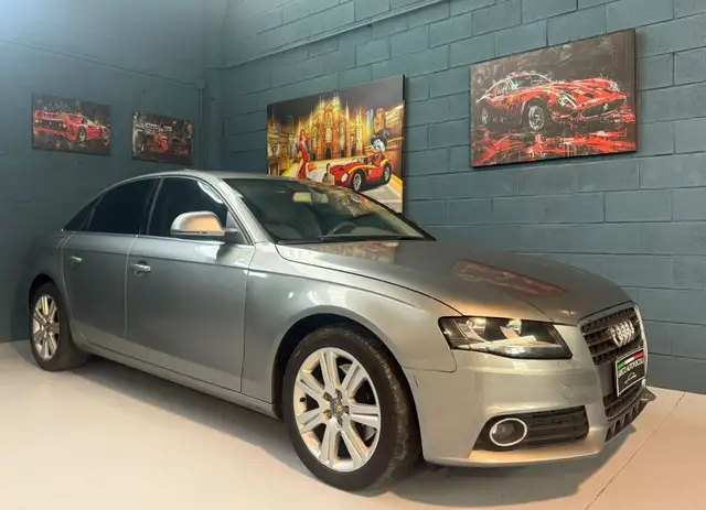 Audi A4 BERLINA INTERNI IN PELLE ENTRA DENTRO MILANO!
