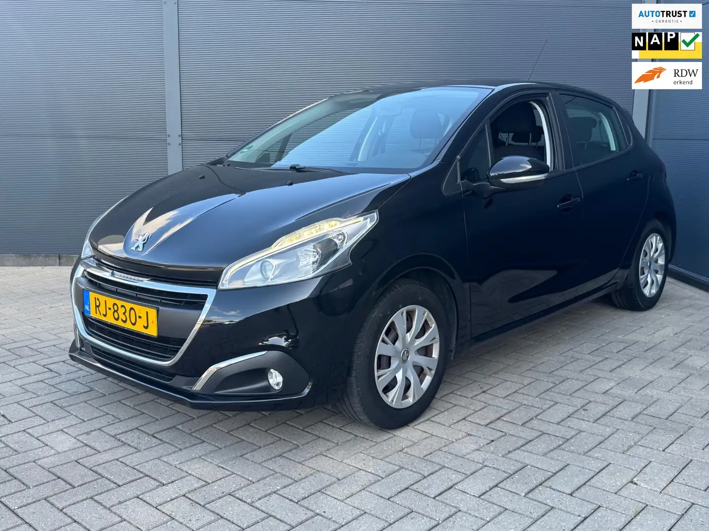 Peugeot 208 1.2 PureTech Blue Lion / Navi / Nap / Led / Pdc Zwart - 1