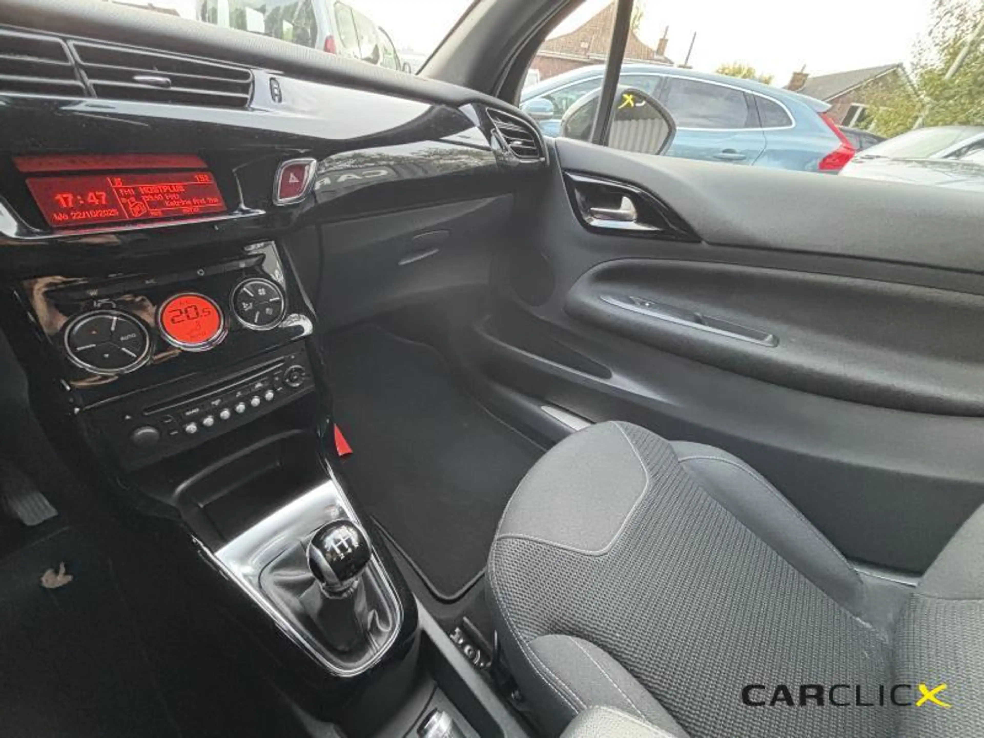 DS Automobiles DS 3 So Chic — photo 12