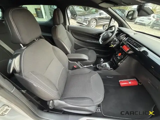 DS Automobiles DS 3 view 9