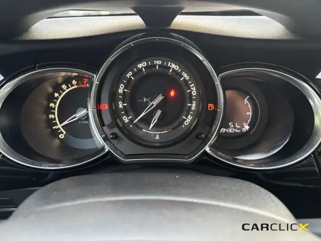 DS Automobiles DS 3 view 11