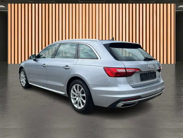 Audi A4 view 24