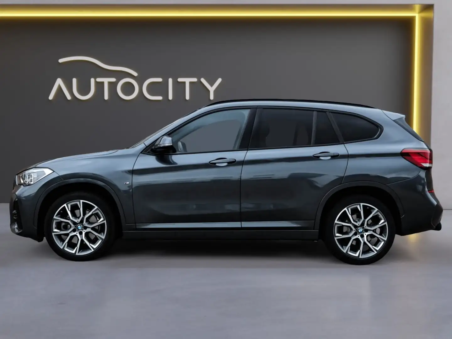 BMW X1 sDrive 20i M Sport Pano l Memory l Trekhaak l VOL Gris - 2