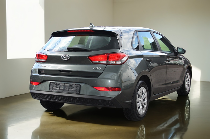 Hyundai i30 Intro Edition Klima/Tempo/Pdc/HU Neu — photo 9