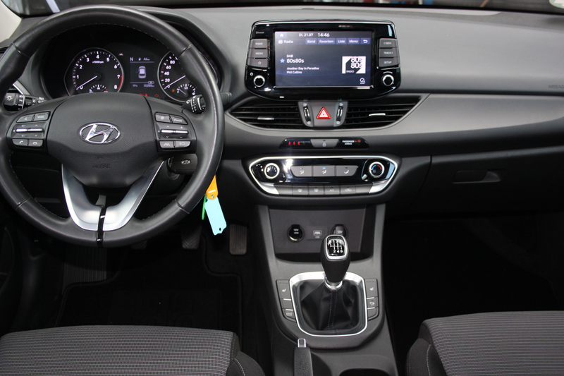 Hyundai i30 Intro Edition Klima/Tempo/Pdc/HU Neu — photo 14