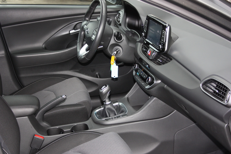 Hyundai i30 Intro Edition Klima/Tempo/Pdc/HU Neu — photo 15