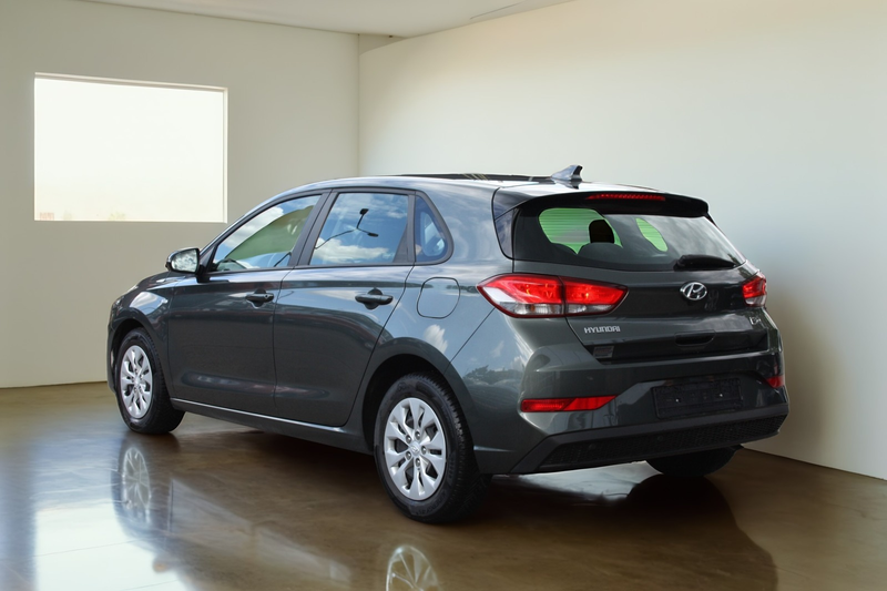 Hyundai i30 Intro Edition Klima/Tempo/Pdc/HU Neu — photo 7