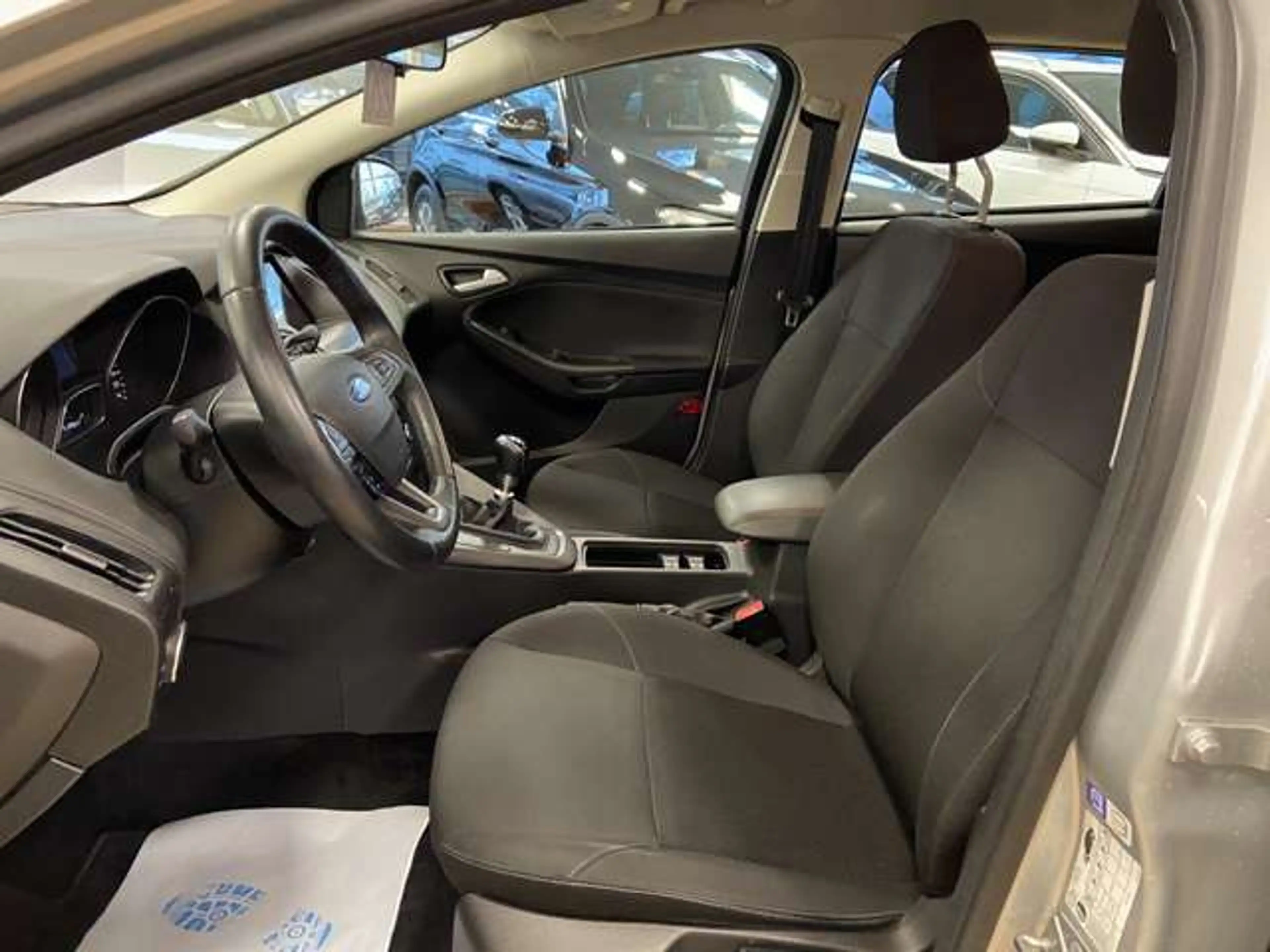 Ford Focus Turnier 1.5 TDCi DPF Start-Stopp-System Trend — photo 8