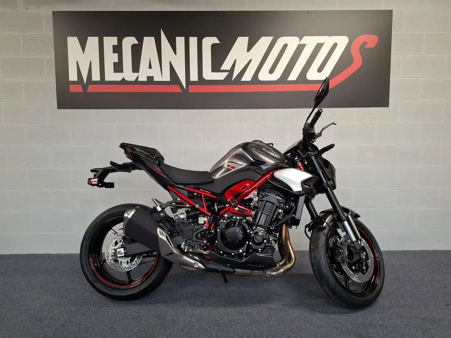 Kawasaki Z 900 ABS E5+ 2025 DEPART IMMEDIAT Grijs - 1