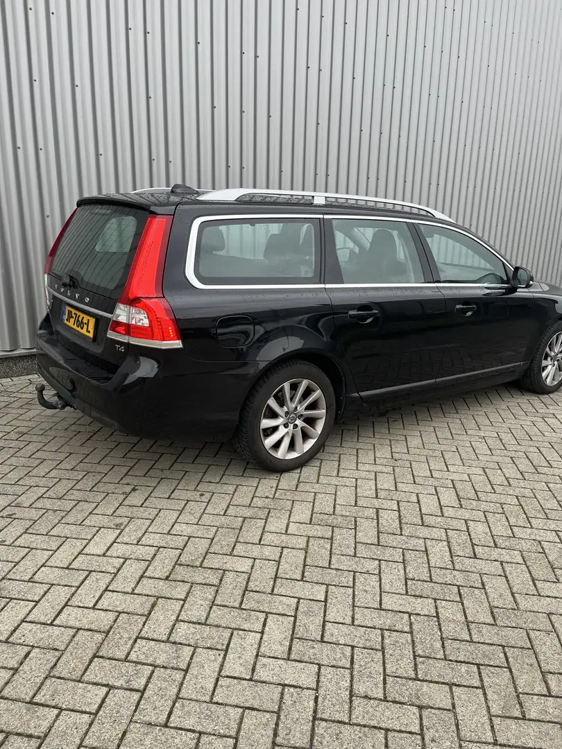 Volvo V70 2.0 T4 Polar+ Zwart - 2