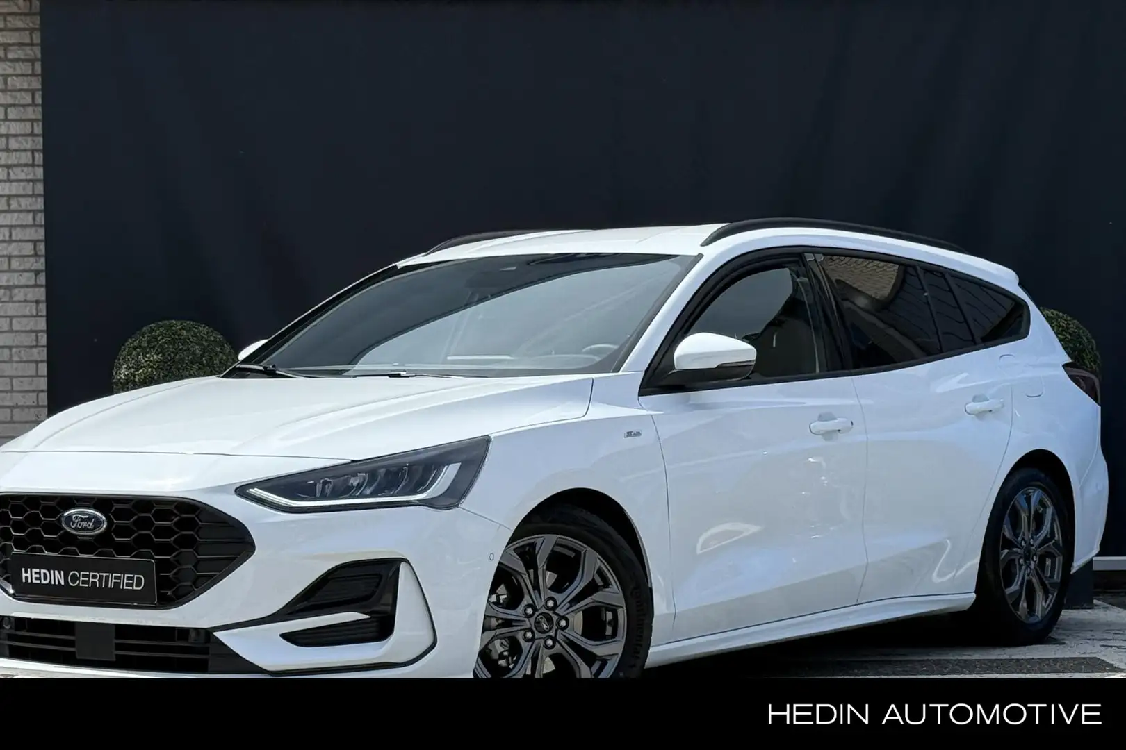 Ford Focus Wagon 1.0 EcoBoost Hybrid 155pk Automaat ST-Line | Bianco - 1