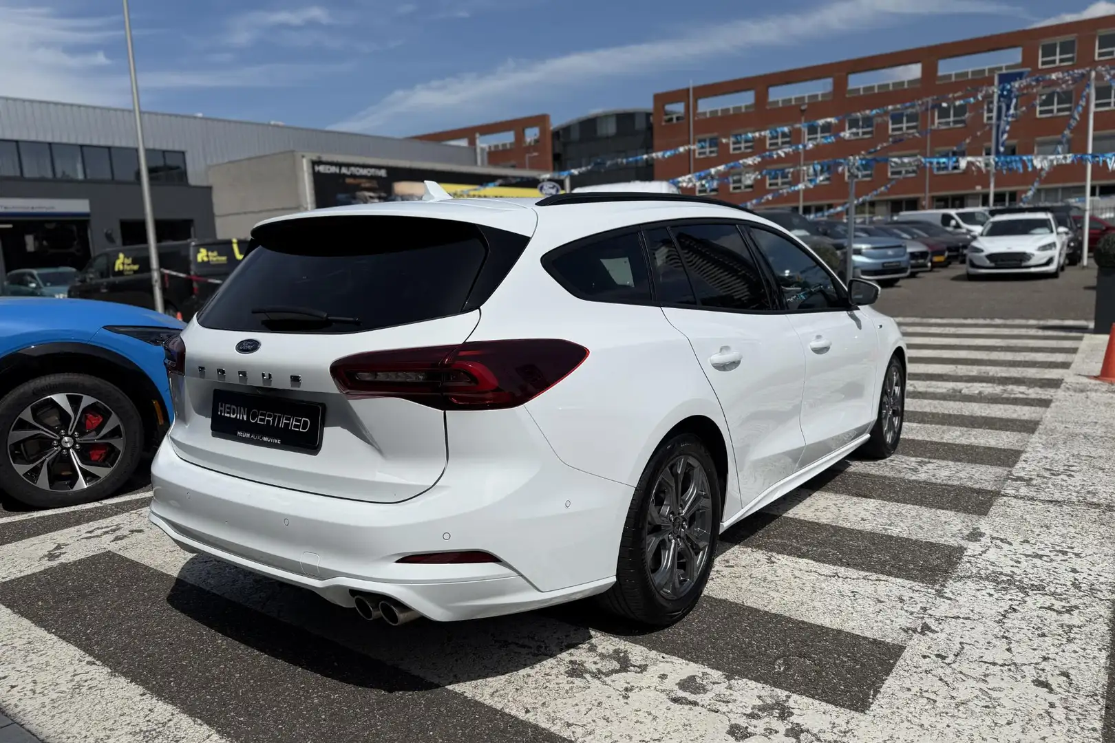 Ford Focus Wagon 1.0 EcoBoost Hybrid 155pk Automaat ST-Line | Bianco - 2