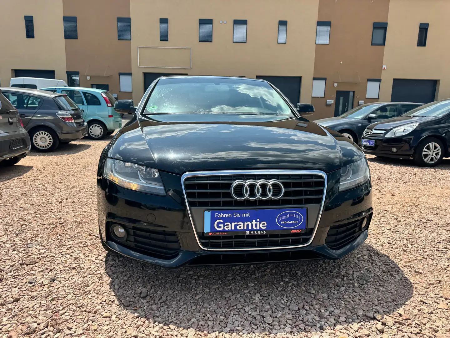 Audi A4 2.0 TFSI Attraction garantie, ein Jahr Nero - 2