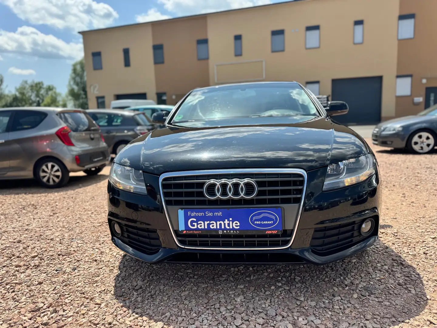 Audi A4 2.0 TFSI Attraction garantie, ein Jahr Nero - 1