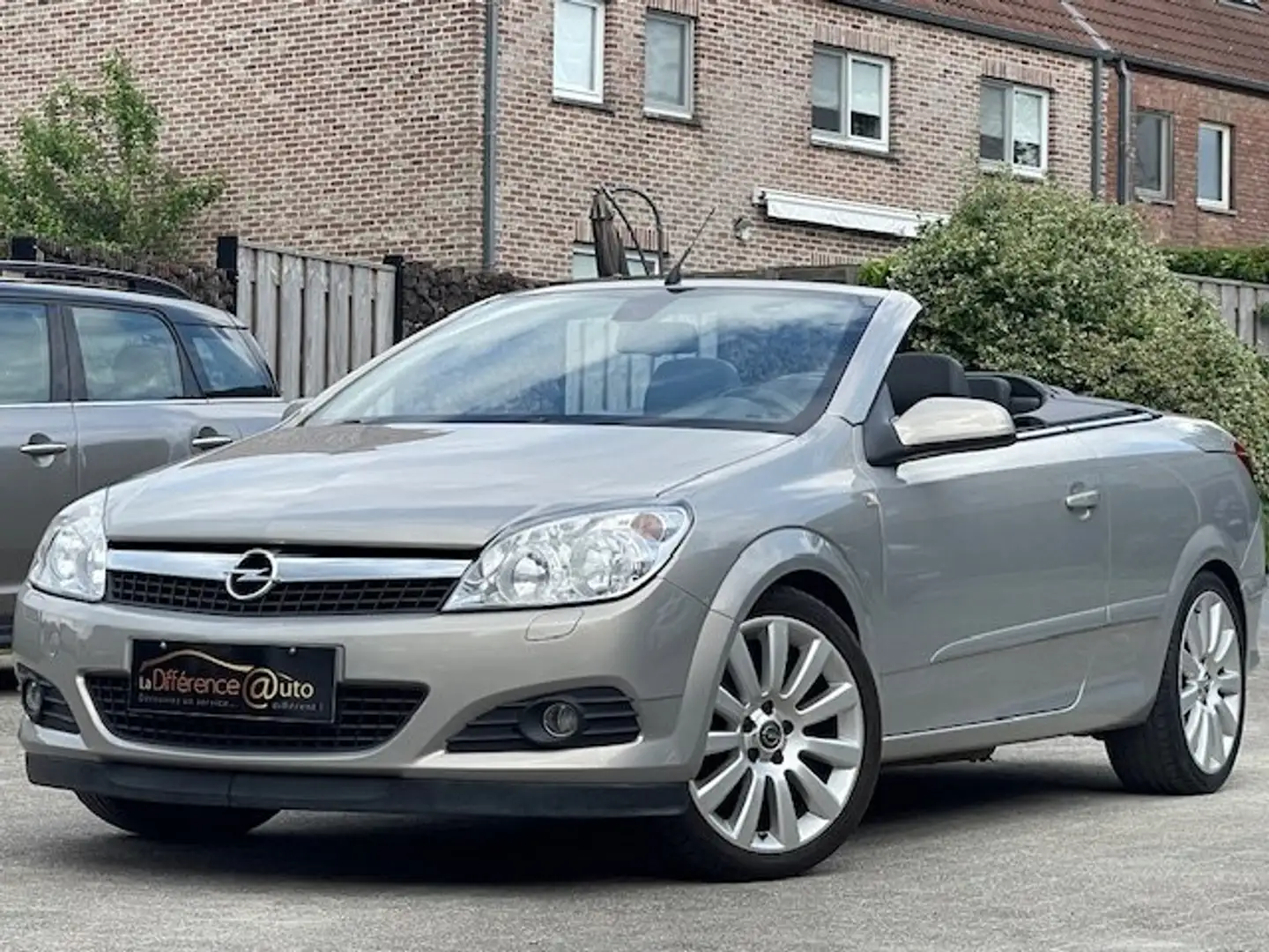 Opel Astra 1.6i Twin Top Cosmo - Clim - Cuir - VE- VC JA 18" Argento - 1