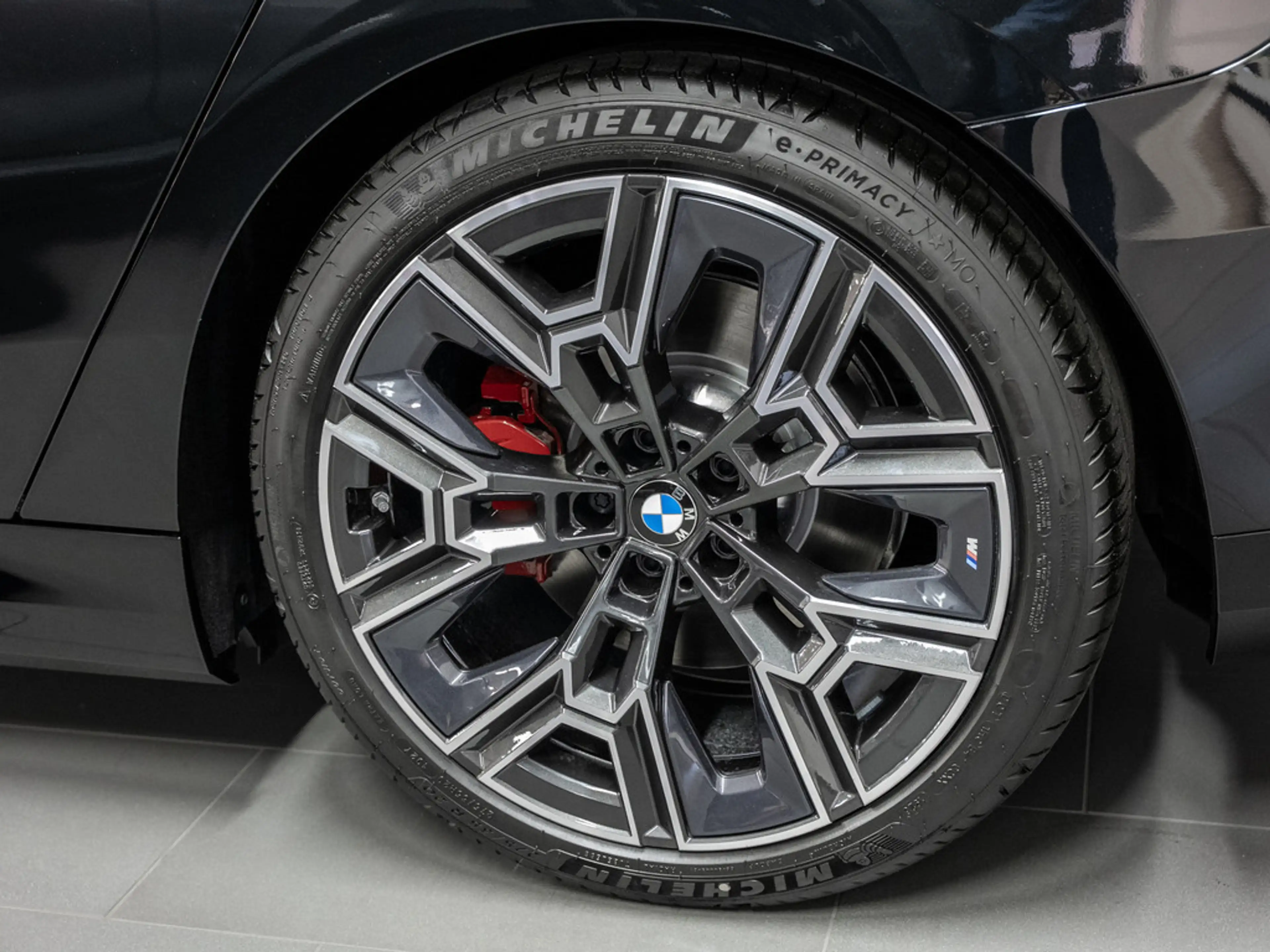 BMW i5 40 xDrive M-Sport Pro 360° PANO LED HUD — photo 7
