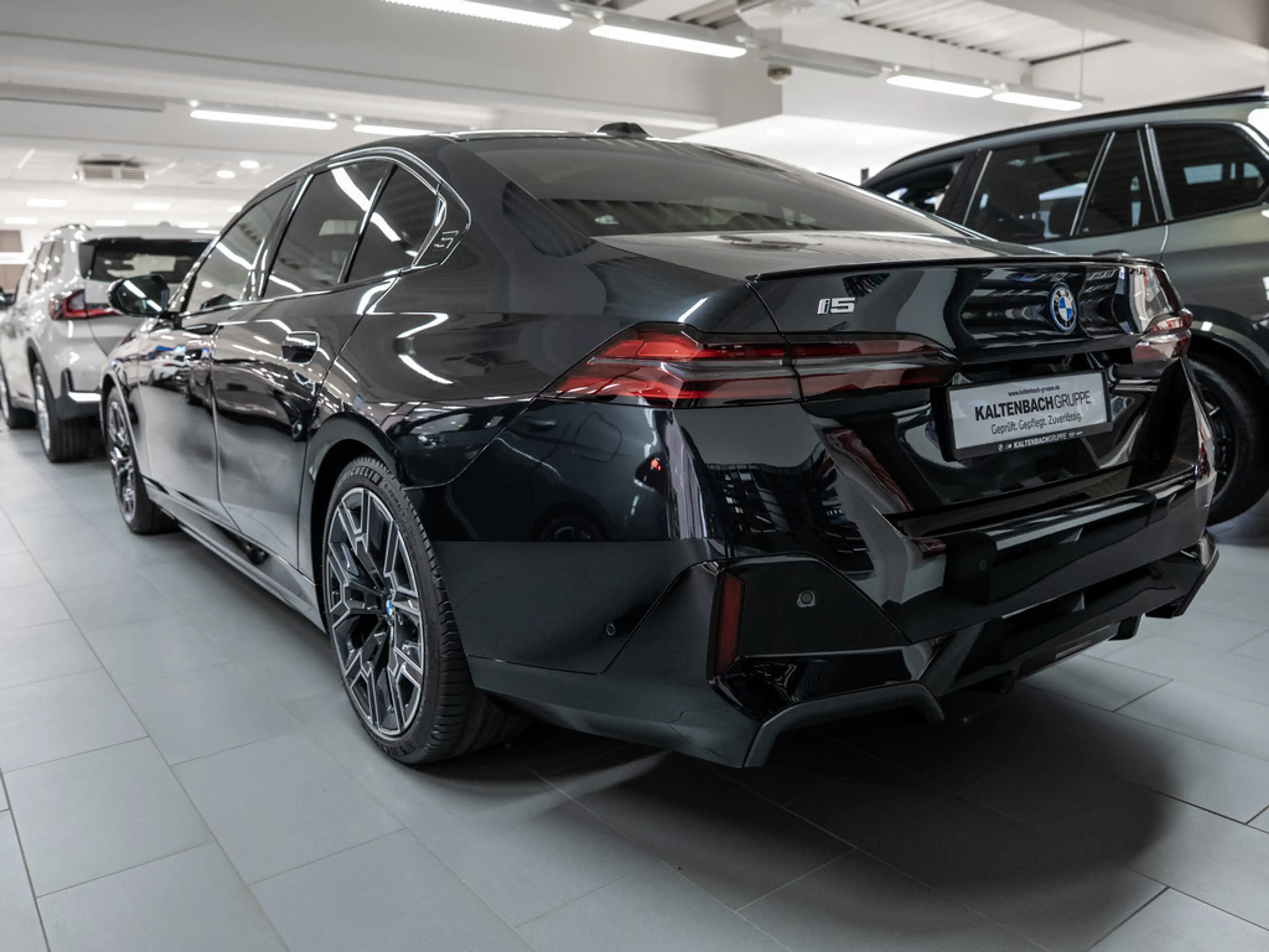 BMW i5 40 xDrive M-Sport Pro 360° PANO LED HUD — photo 4