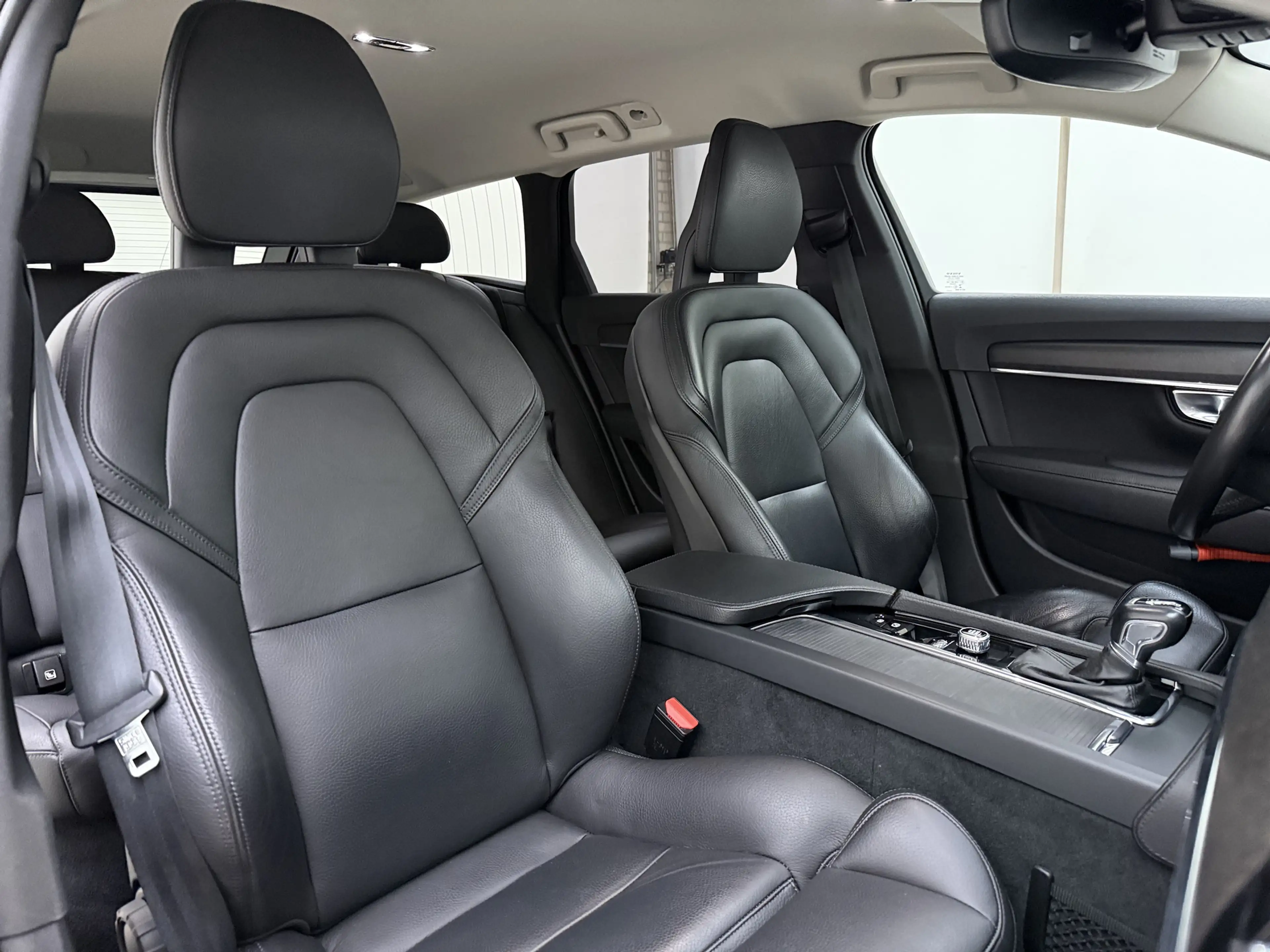 Volvo V90 Cross Country T5 AWD 90th Anniversary Edition | Trekhaak | Sport — photo 4