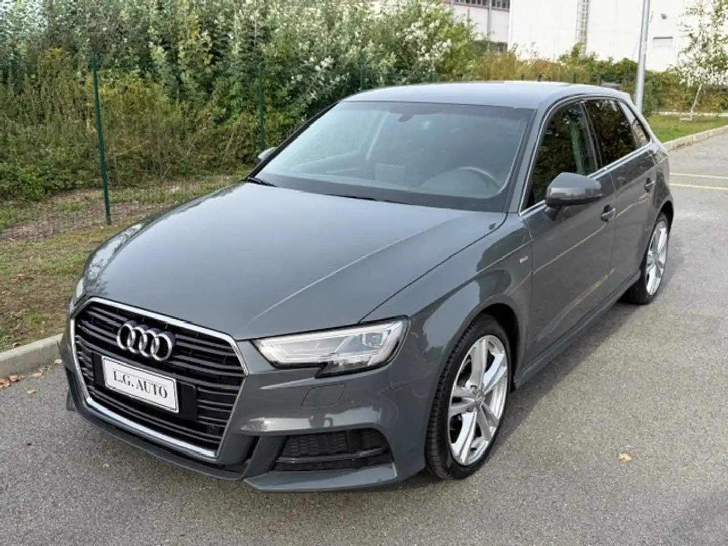 Audi A3 Sportback  1.6 tdi SLine 116cv s-tronic Grijs - 2