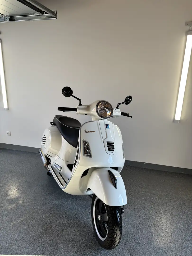 Vespa GTS Super 300 Fehér - 2