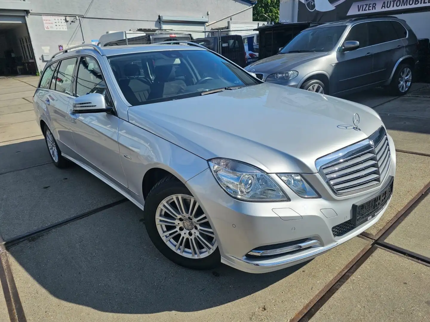 Mercedes-Benz E 200 E -Klasse T-MoD E 200 CGI BlueEfficie Garantie Plateado - 1