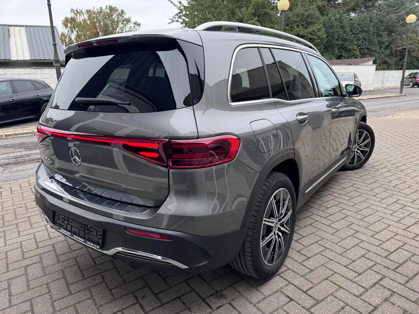 Mercedes-Benz EQB 250 250+ Star Edition Grau - 2