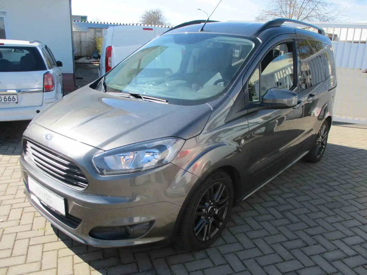 Ford Tourneo Courier Sport*Neuer Motor inkl. Garantie Braun - 1