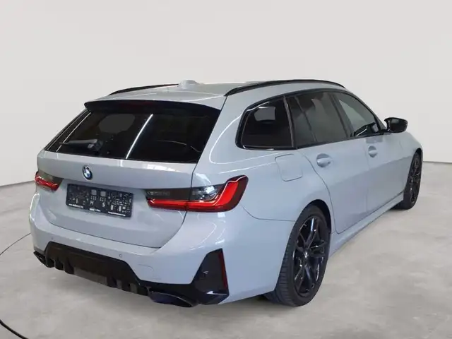 BMW 3 Series view 4