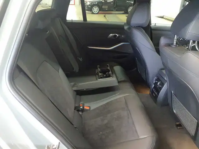 BMW 3 Series view 13