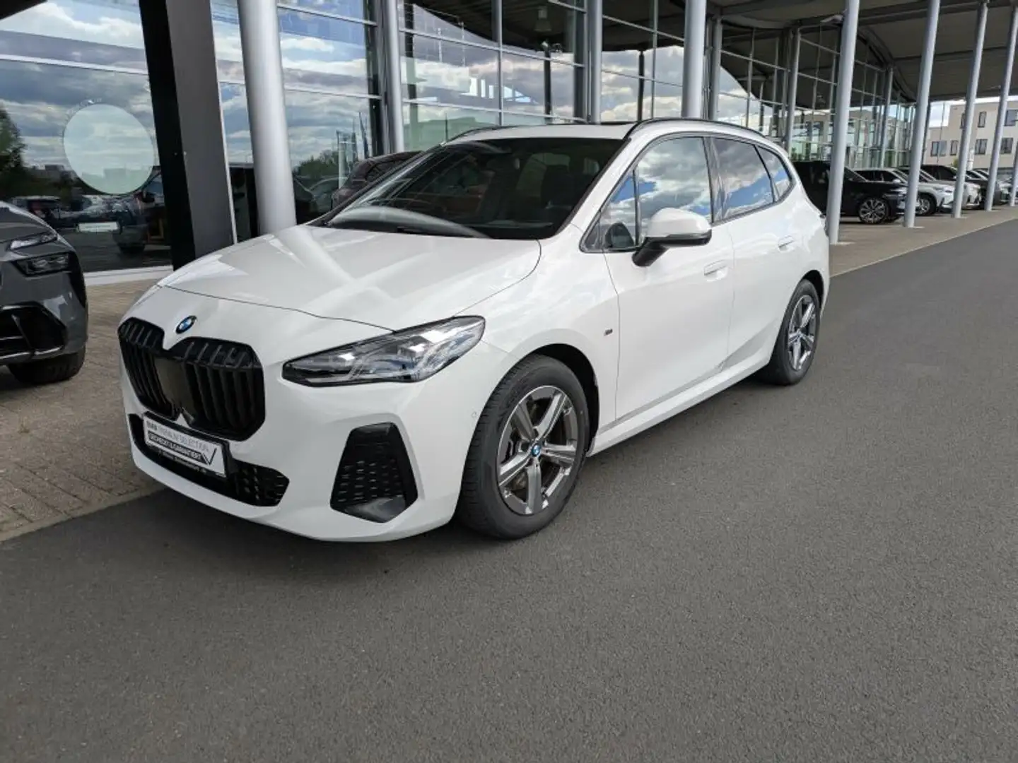 BMW 223 i xDrive Active Tourer M Sport Glasdach. AHK. White - 2