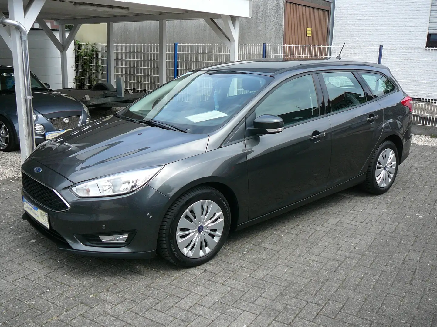 Ford Focus Navigationssystem,Klimaanlage,PDC,AHK,E-Fenster,! Grey - 1