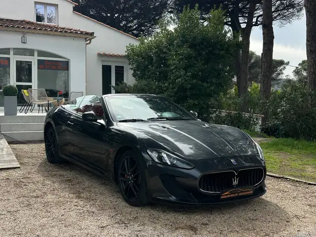 Maserati GranCabrio 4.7 V8 460 MC / CARNET D'ENTRETIEN / VÉHICULE EXCEPTIONNEL