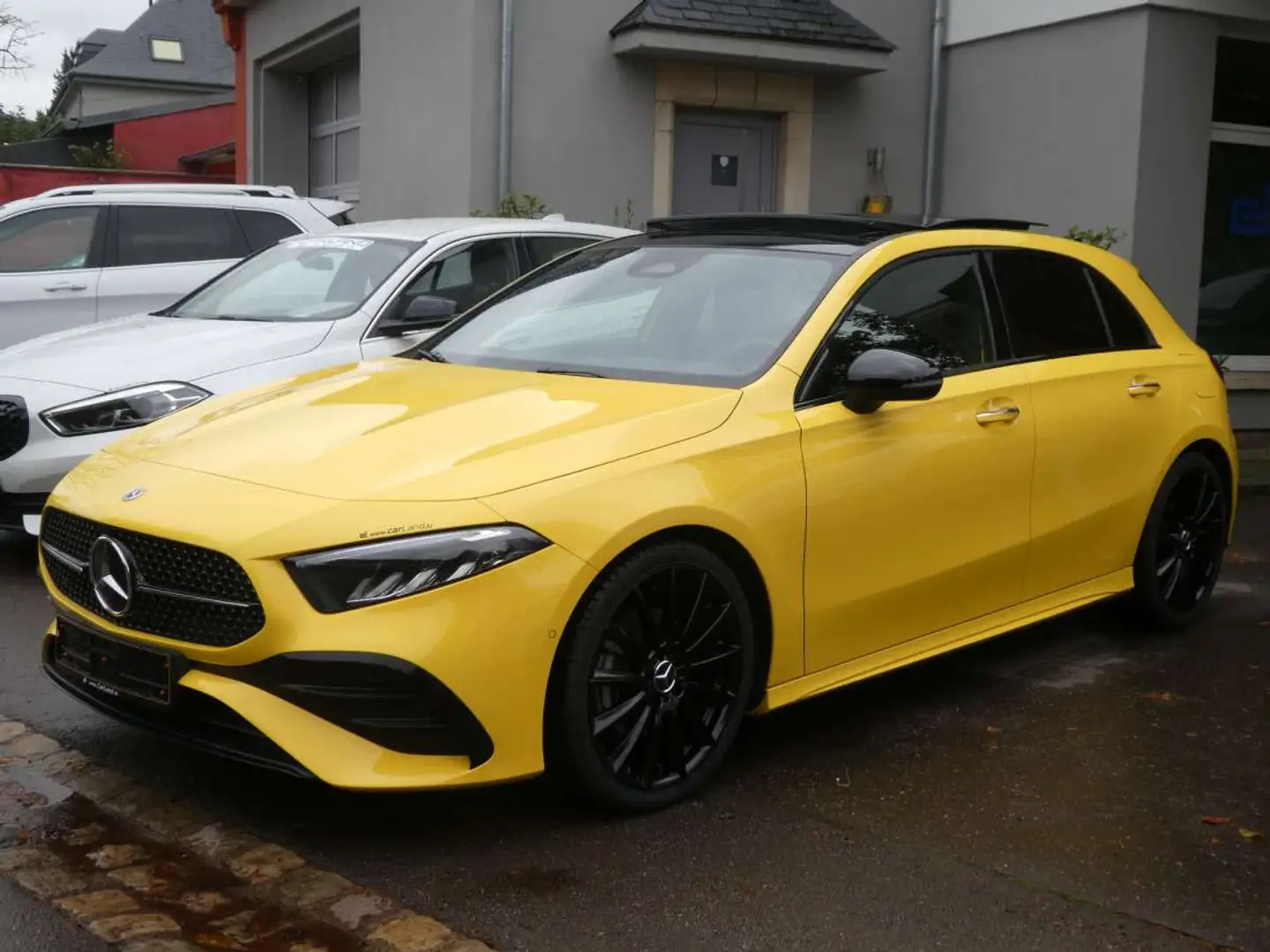 Mercedes-Benz A 180 AMG Line Sport 7G-DCT Jaune - 1