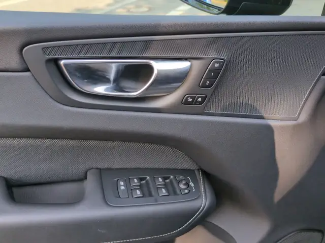 Volvo XC60 view 12