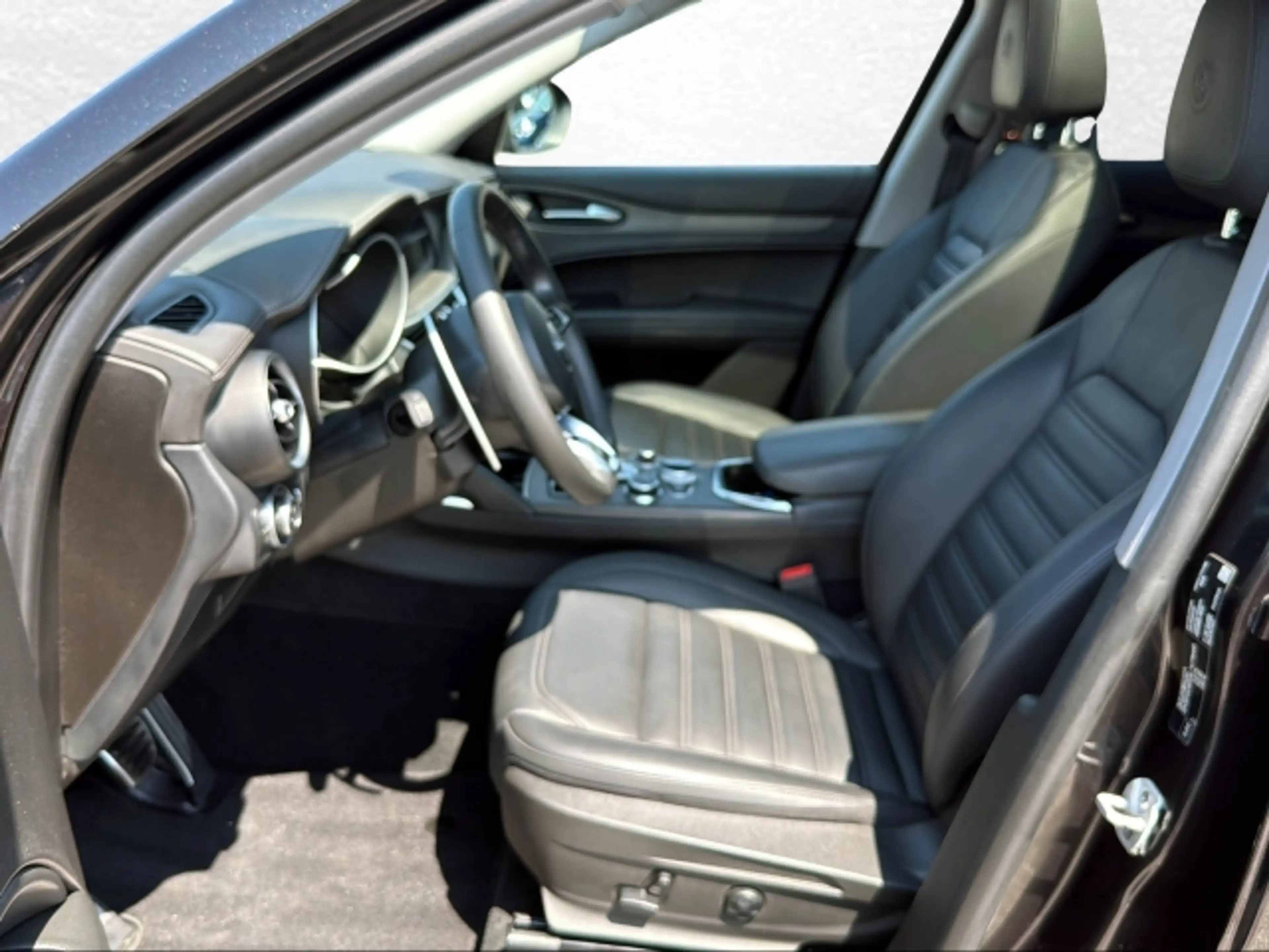 Alfa Romeo Stelvio Ti 2,2 16V 190 AT8 — photo 12