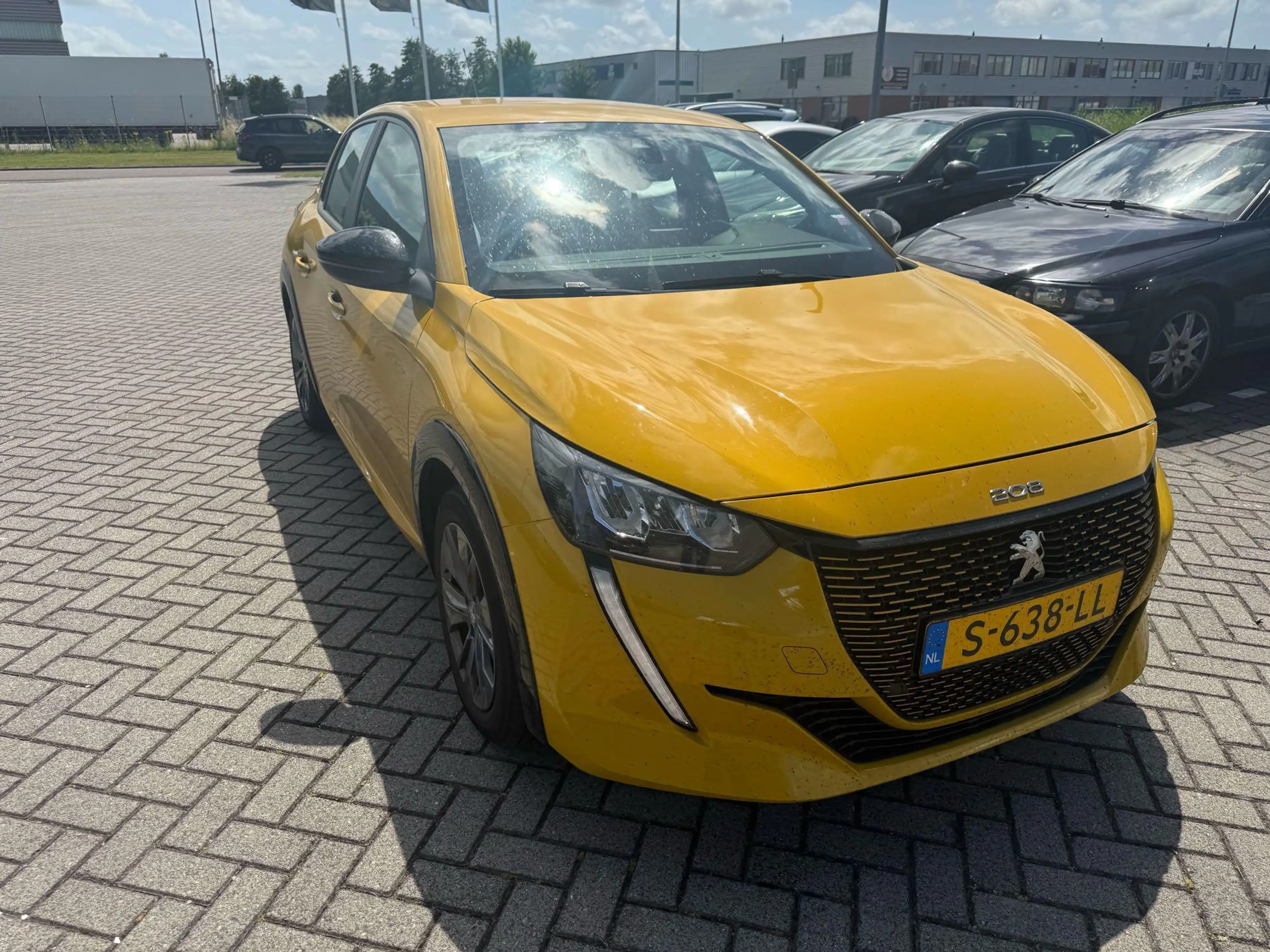 Peugeot e-208 EV Active Pack 50 kWh — photo 10