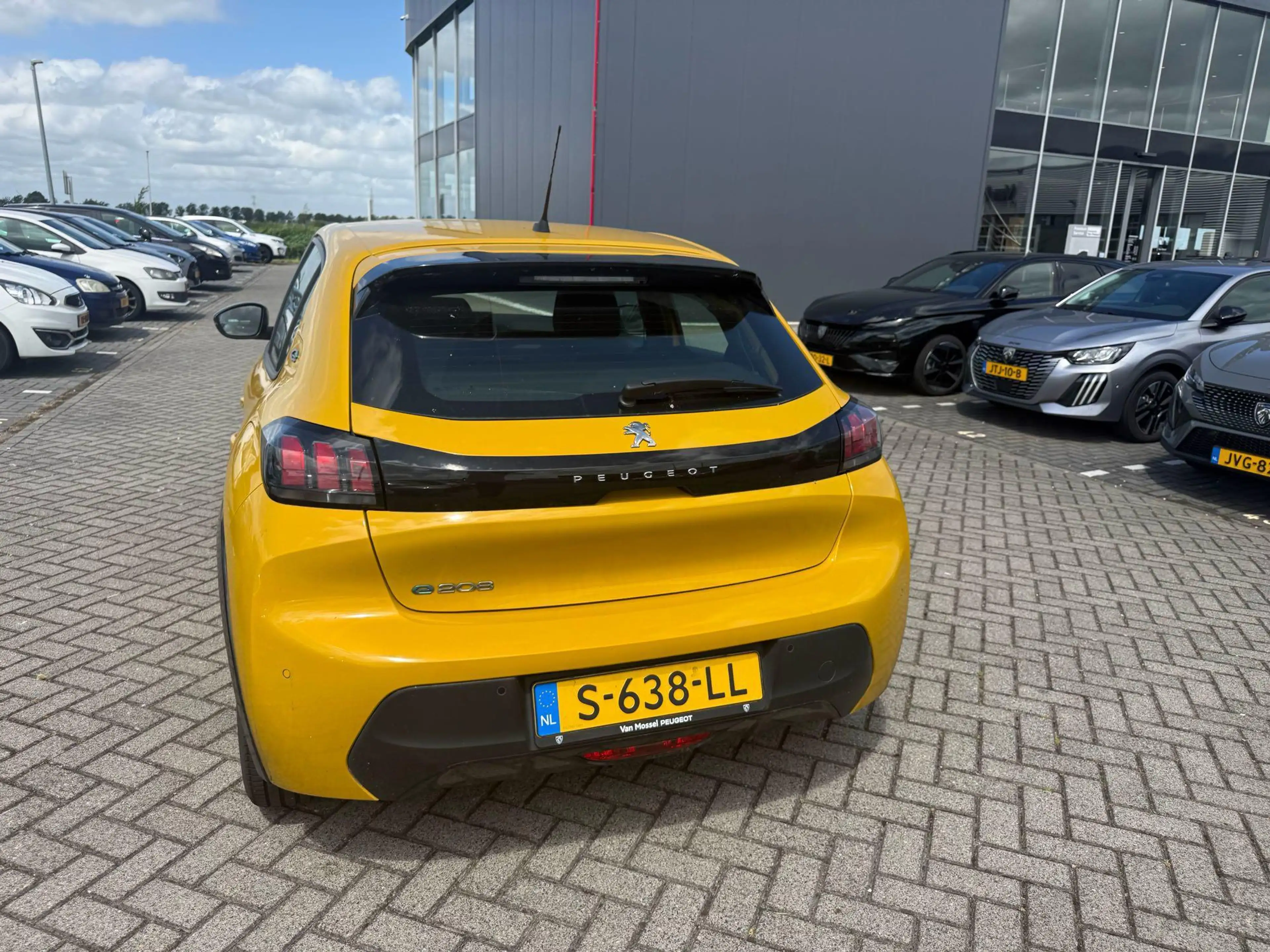Peugeot e-208 EV Active Pack 50 kWh — photo 6