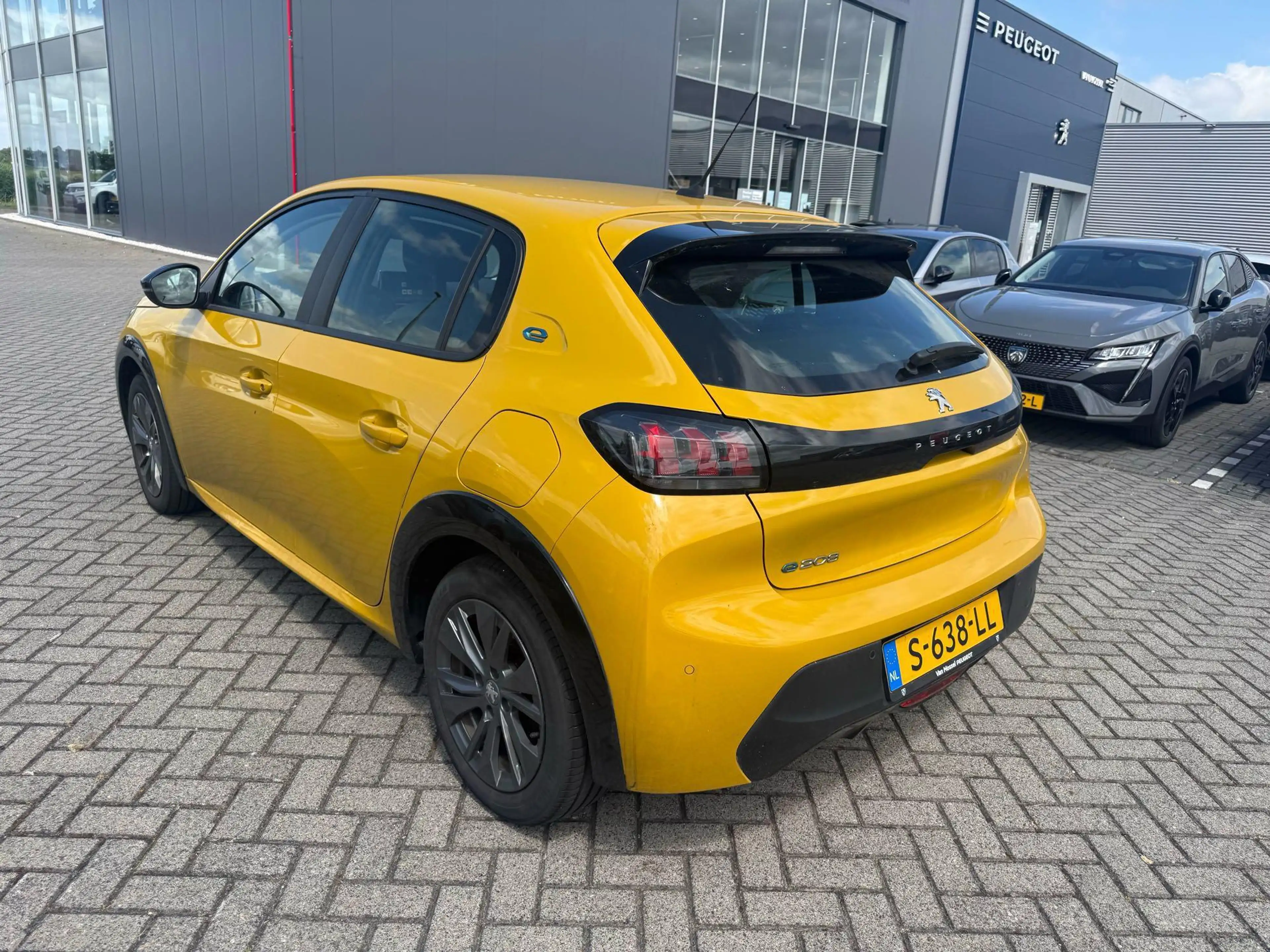 Peugeot e-208 EV Active Pack 50 kWh — photo 5